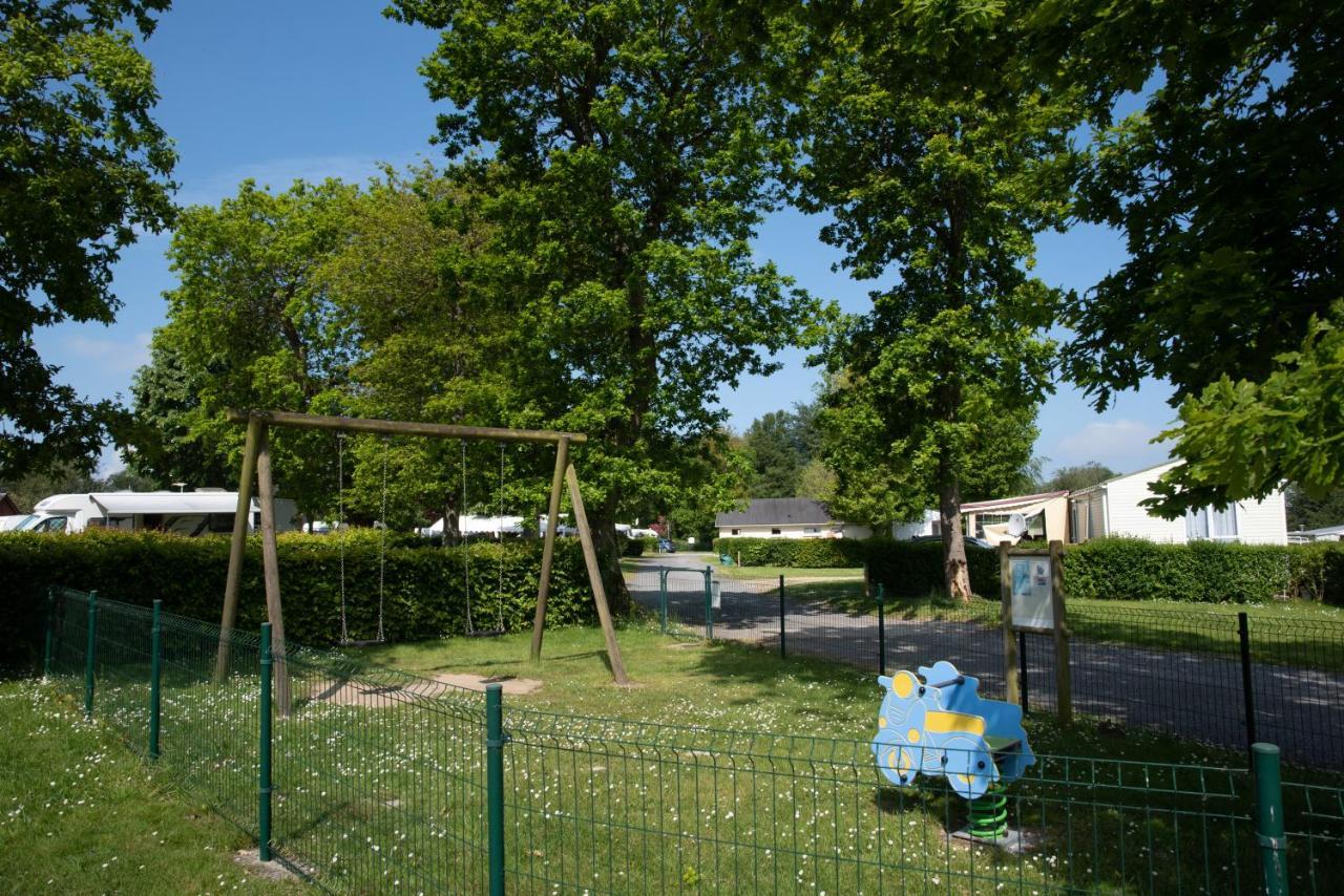 Camping Les Falaises De Toussaint Exterior foto